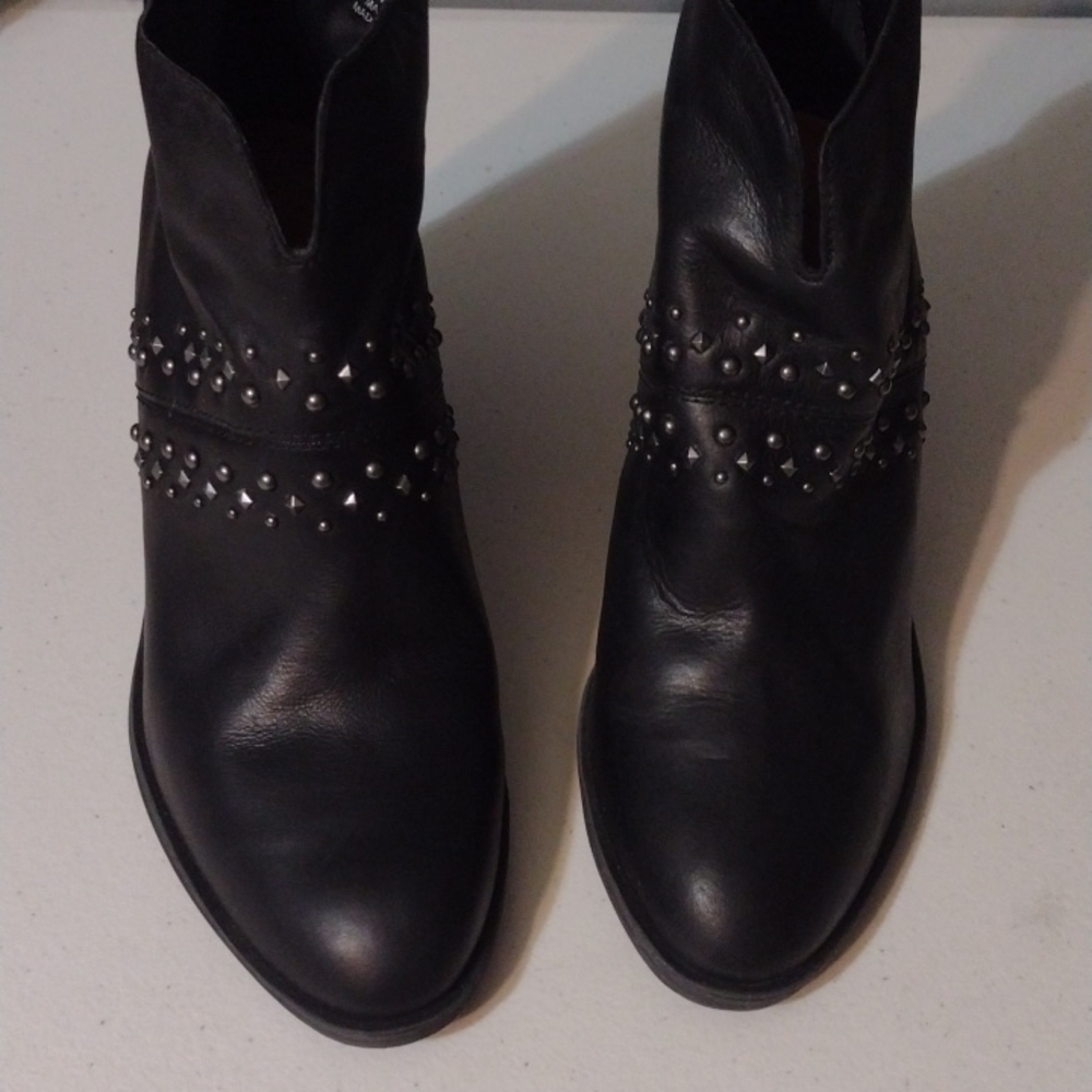 Lucky Brand leather Bootie with Metal Stud Accents size9